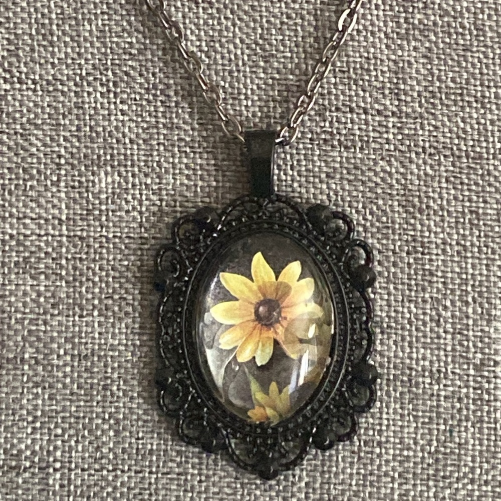 NEW Handmade Glass & Alloy Yellow Flower Pendant w Chain Necklace